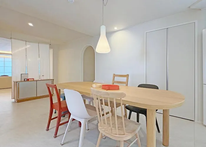 Spacious 132 Sqm, Ddp , Jongno Villa *
