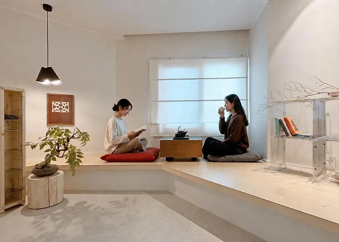 Spacious 132 Sqm, Ddp , Jongno Villa