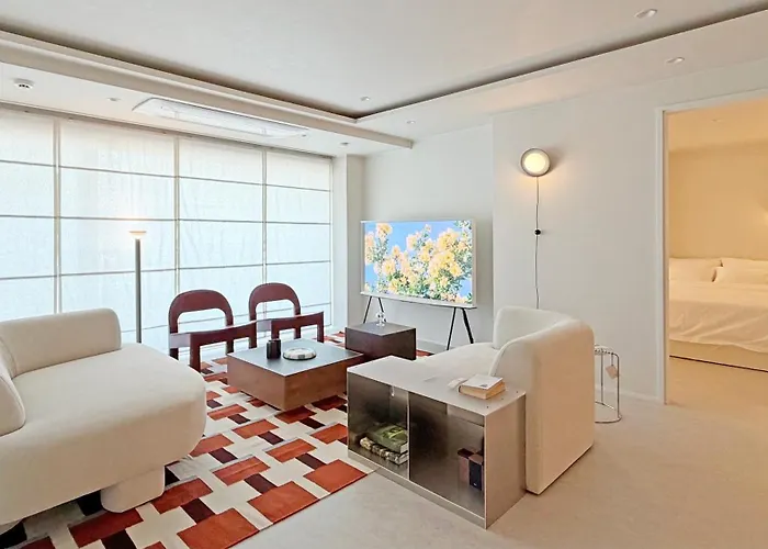 Spacious 132 Sqm, Ddp , Jongno *