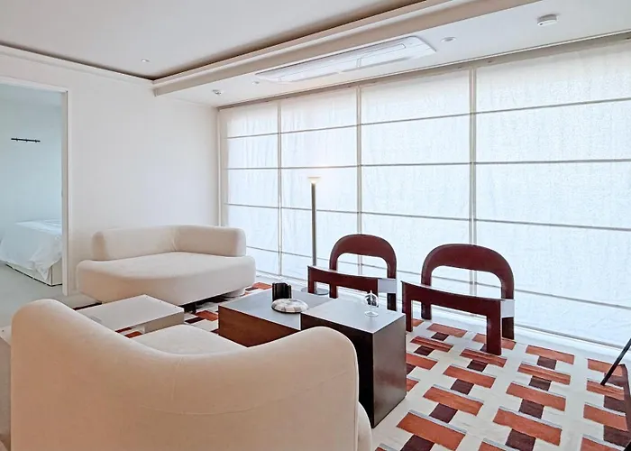 Spacious 132 Sqm, Ddp , Jongno Villa *