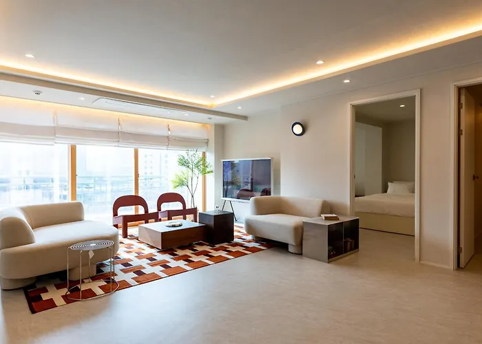 Spacious 132 Sqm, Ddp , Jongno