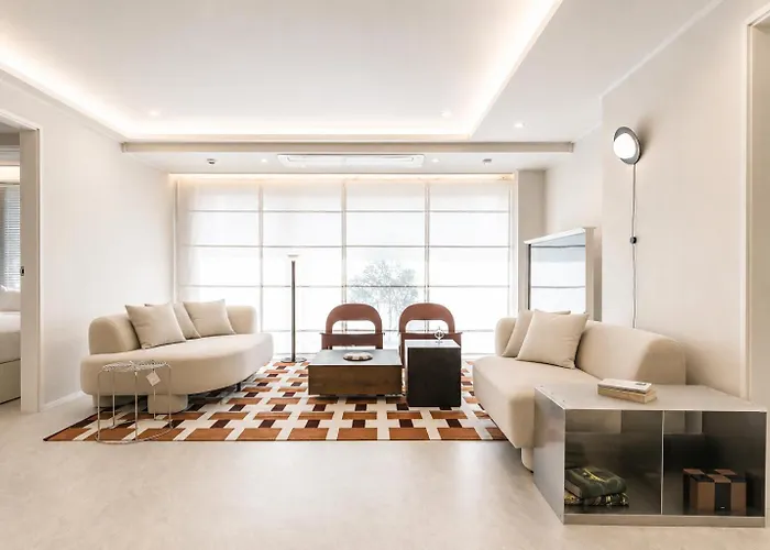 Villa Spacious 132 Sqm, Ddp , Jongno