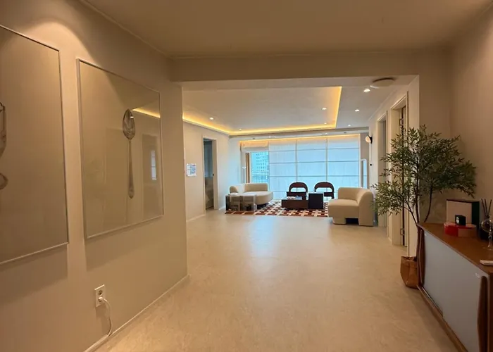 Spacious 132 Sqm, Ddp , Jongno Villa *