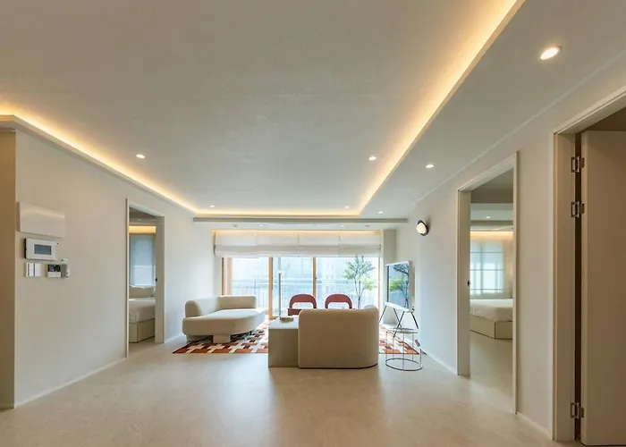 Spacious 132 Sqm, Ddp , Jongno *