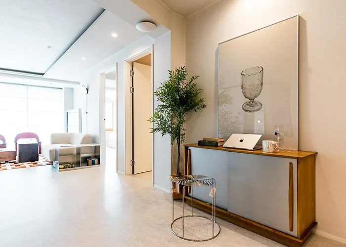 Spacious 132 Sqm, Ddp , Jongno Villa Seoul