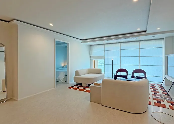 Spacious 132 Sqm, Ddp , Jongno
