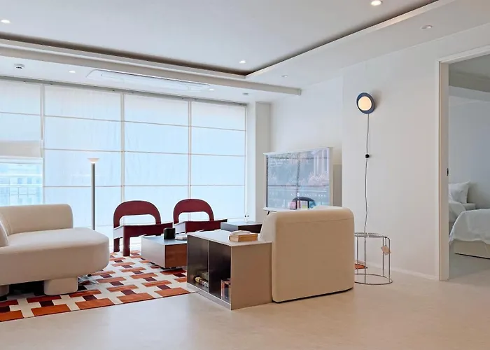 Spacious 132 Sqm, Ddp , Jongno Villa
