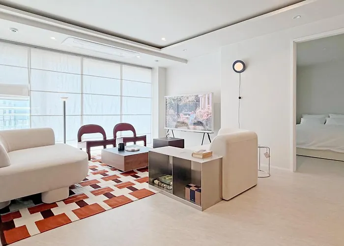 Spacious 132 Sqm, Ddp , Jongno Villa Seoul