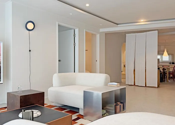 Spacious 132 Sqm, Ddp , Jongno Villa