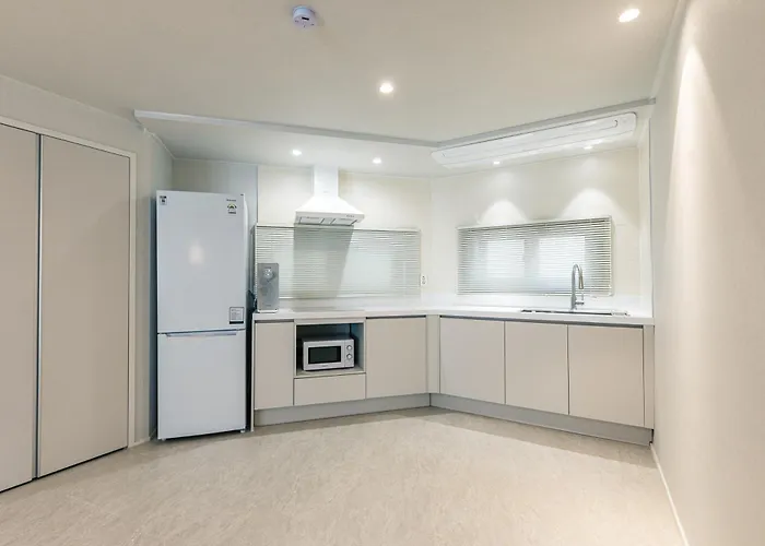 Spacious 132 Sqm, Ddp , Jongno