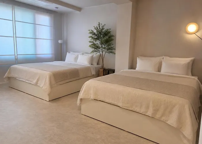 Spacious 132 Sqm, Ddp , Jongno Villa