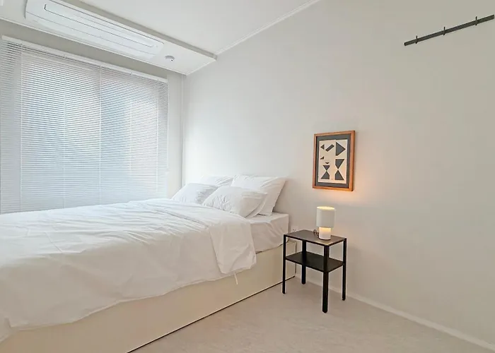 Spacious 132 Sqm, Ddp , Jongno Villa *