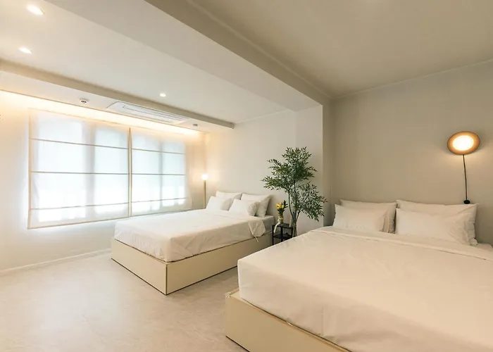 Spacious 132 Sqm, Ddp , Jongno Villa
