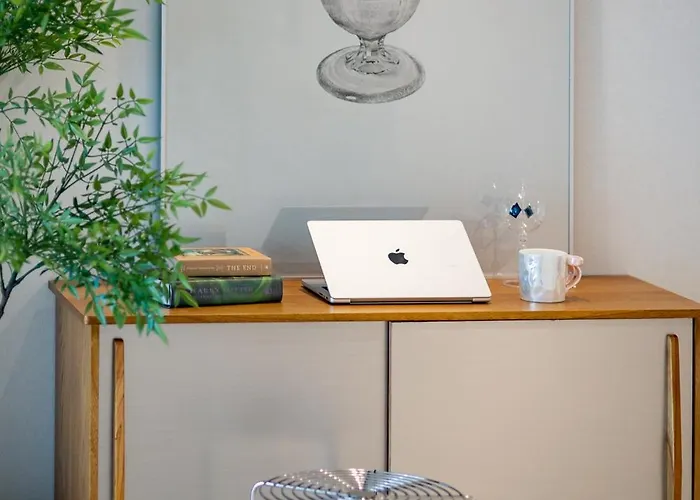 Spacious 132 Sqm, Ddp , Jongno Villa