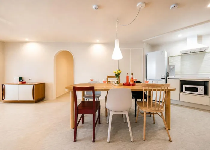Spacious 132 Sqm, Ddp , Jongno *