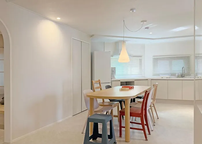 Spacious 132 Sqm, Ddp , Jongno Villa *