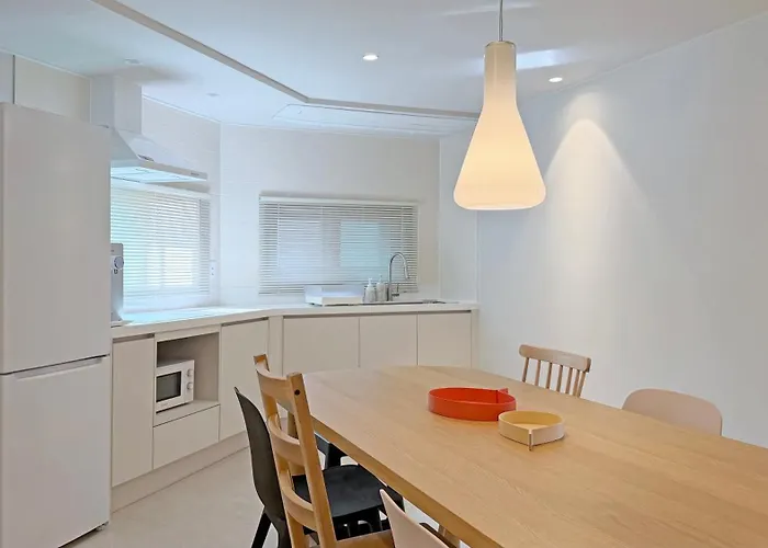 Spacious 132 Sqm, Ddp , Jongno