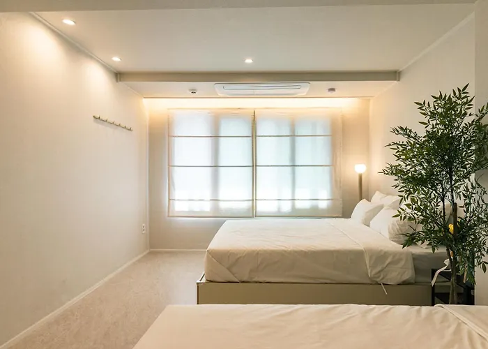Spacious 132 Sqm, Ddp , Jongno *