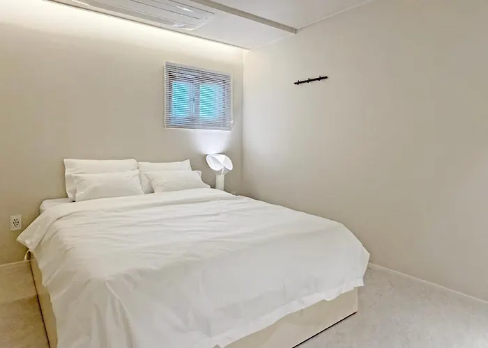 Spacious 132 Sqm, Ddp , Jongno Villa *