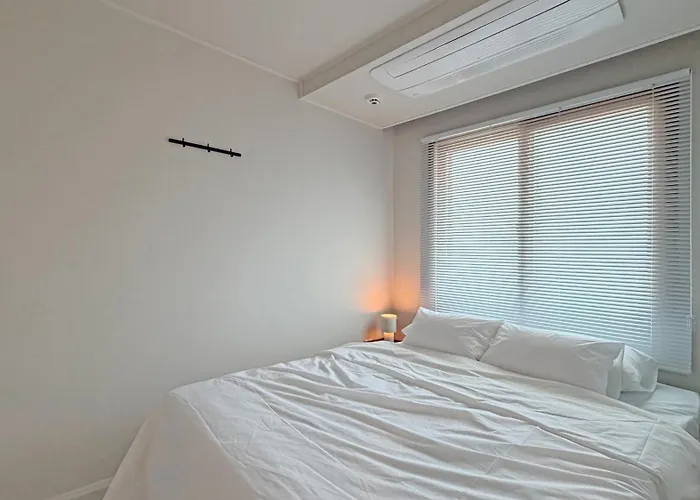 Spacious 132 Sqm, Ddp , Jongno