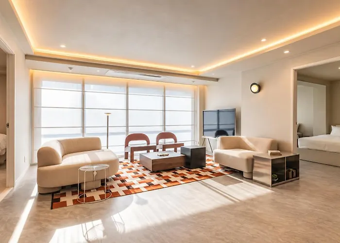 Spacious 132 sqm, DDP , JONGNO *